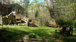 Отель Red Leaf River Inn  Уэйнсвилл